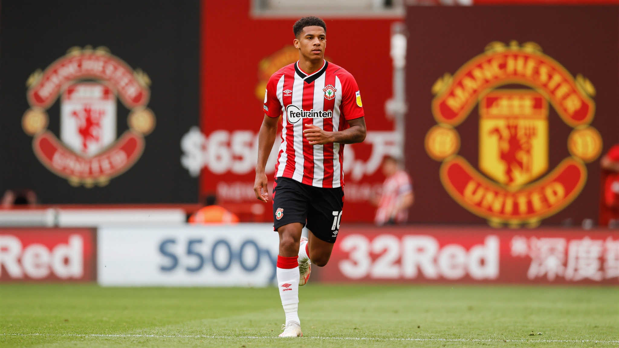 曼联6500万敲定姆贝莫转会最后谈判,阿莫林右路布局曝光! 曼联6500万敲定姆贝莫转会最后谈判,阿莫林右路布局曝光!